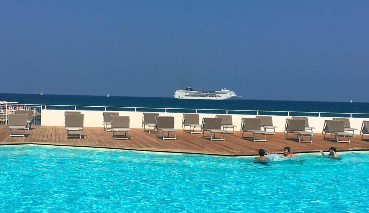 Апартаменты La Mia Terrazza Sul Mare - Mared'Amare Бари Экстерьер фото